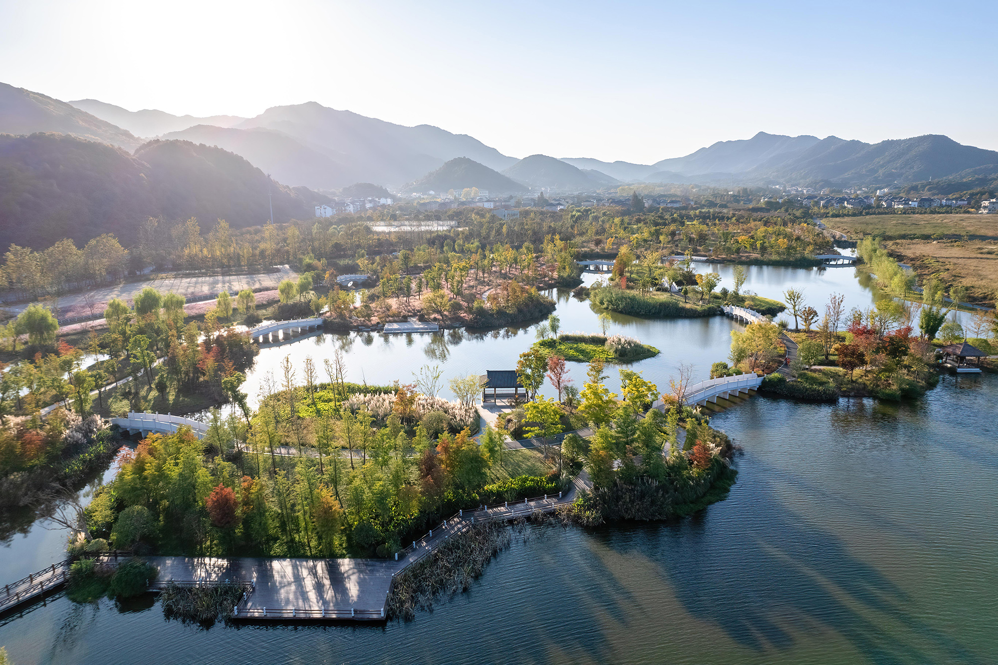 重新鏈接城市、自然和人：銅鑒湖公園生態修復 | 華東院