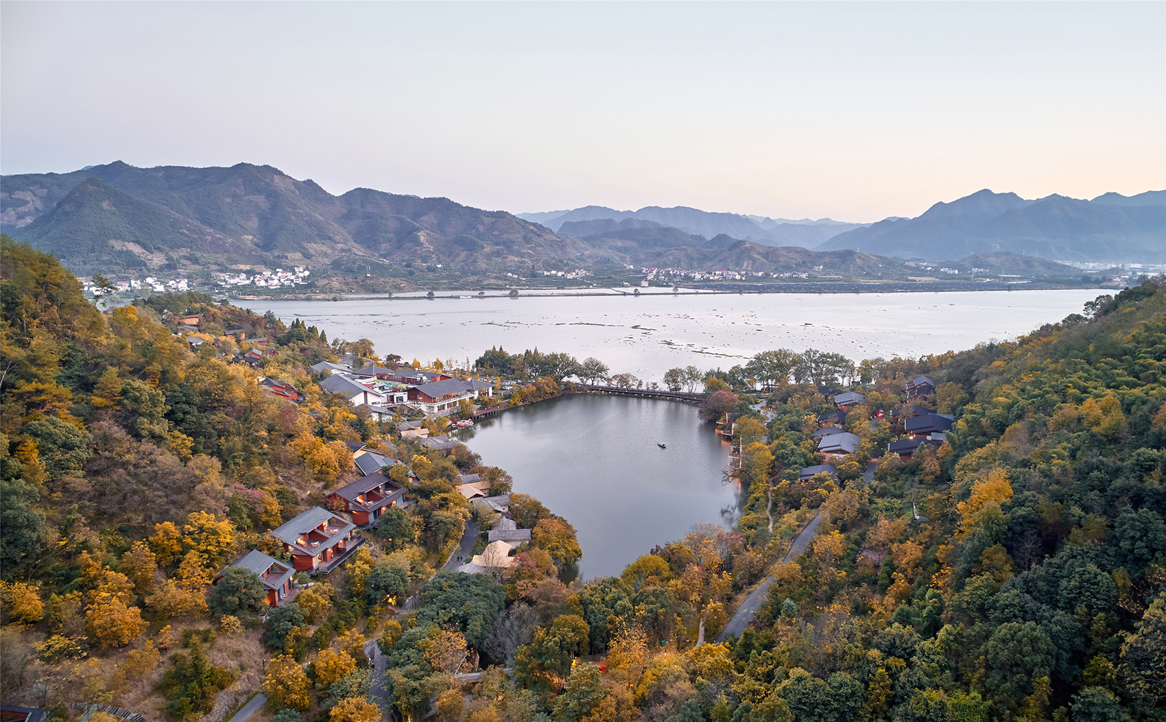 007-fuchun-mountain-resort-china-by-the-design-institute-of-landscape-architecture-china-academy-of-art.jpg