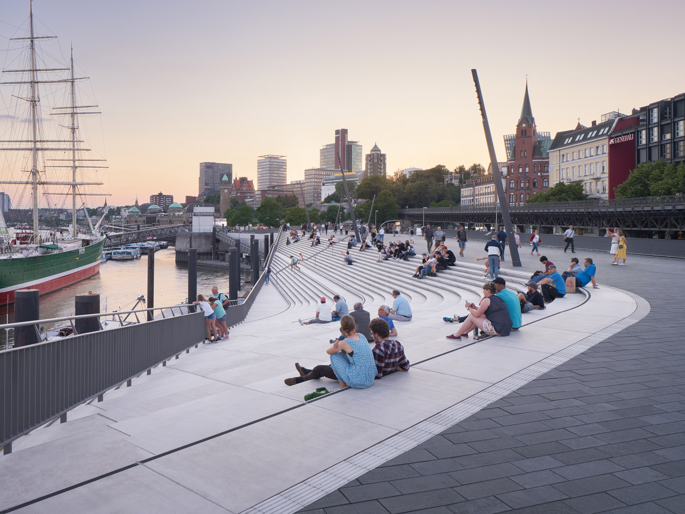 Niederhafen-River-Promenade-zaha-hadid-architects-landscape-hamburg-germany-architecture_dezeen_2364_col_17.jpg