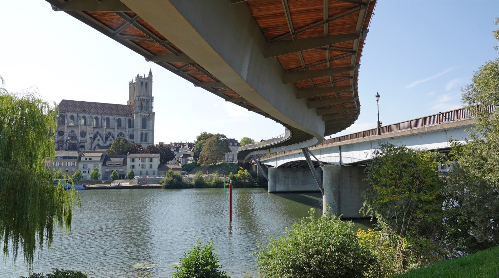 00 General View Collegiale Mantes.jpg