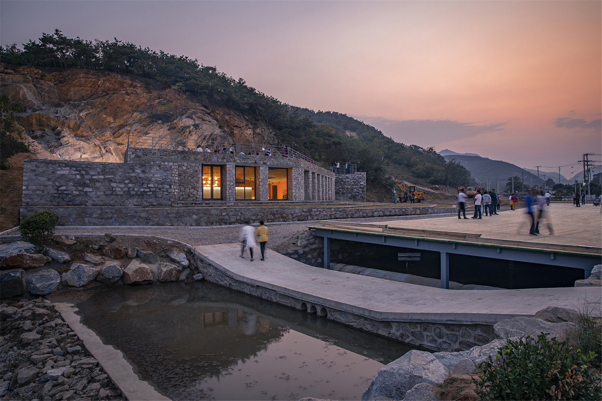 11-夕陽中的石窩劇場 Stone Nest Amphitheatre in setting sun.jpg