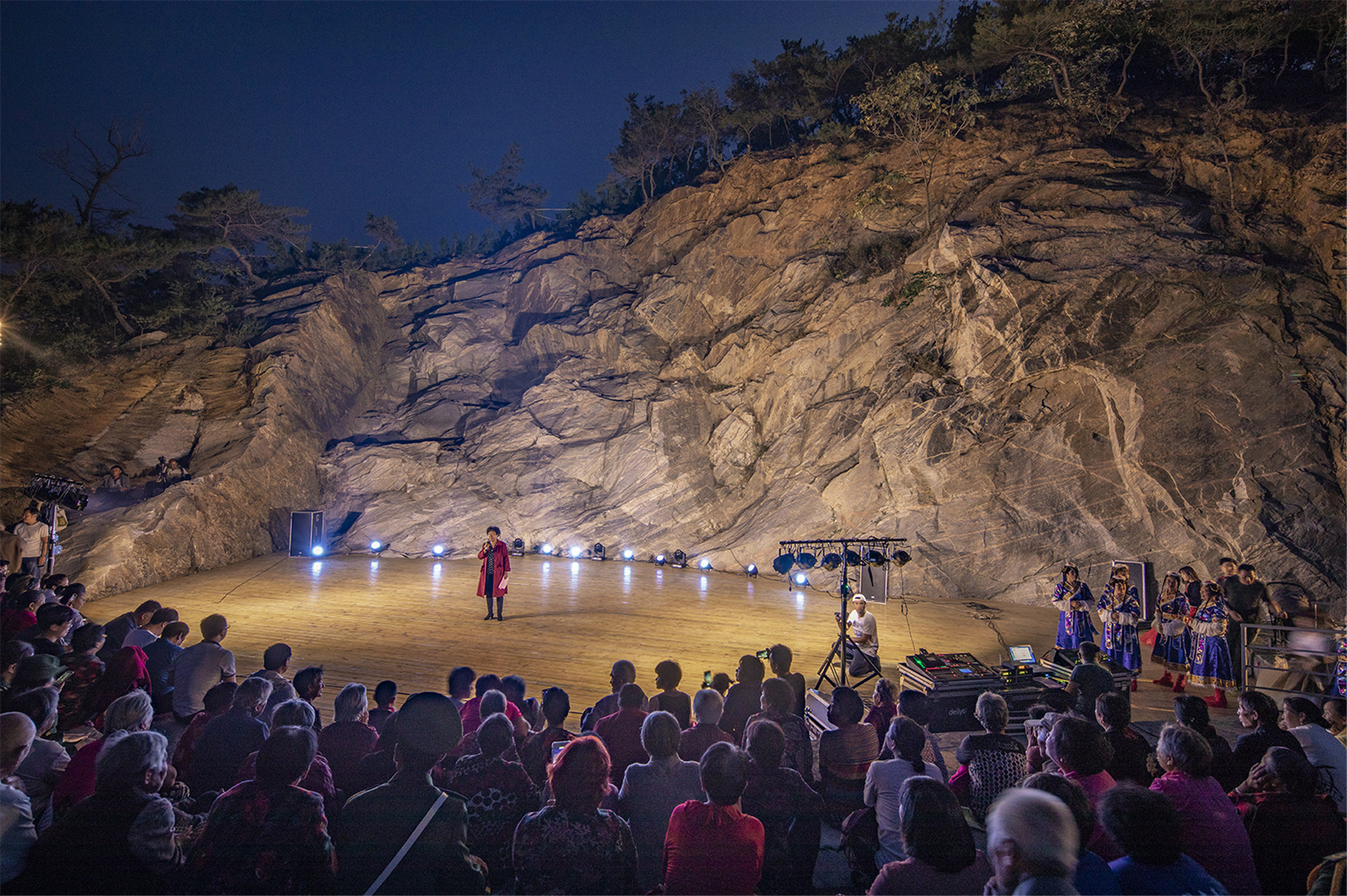 11-使用中的石窩劇場 Stone Nest Amphitheatre in use.jpg