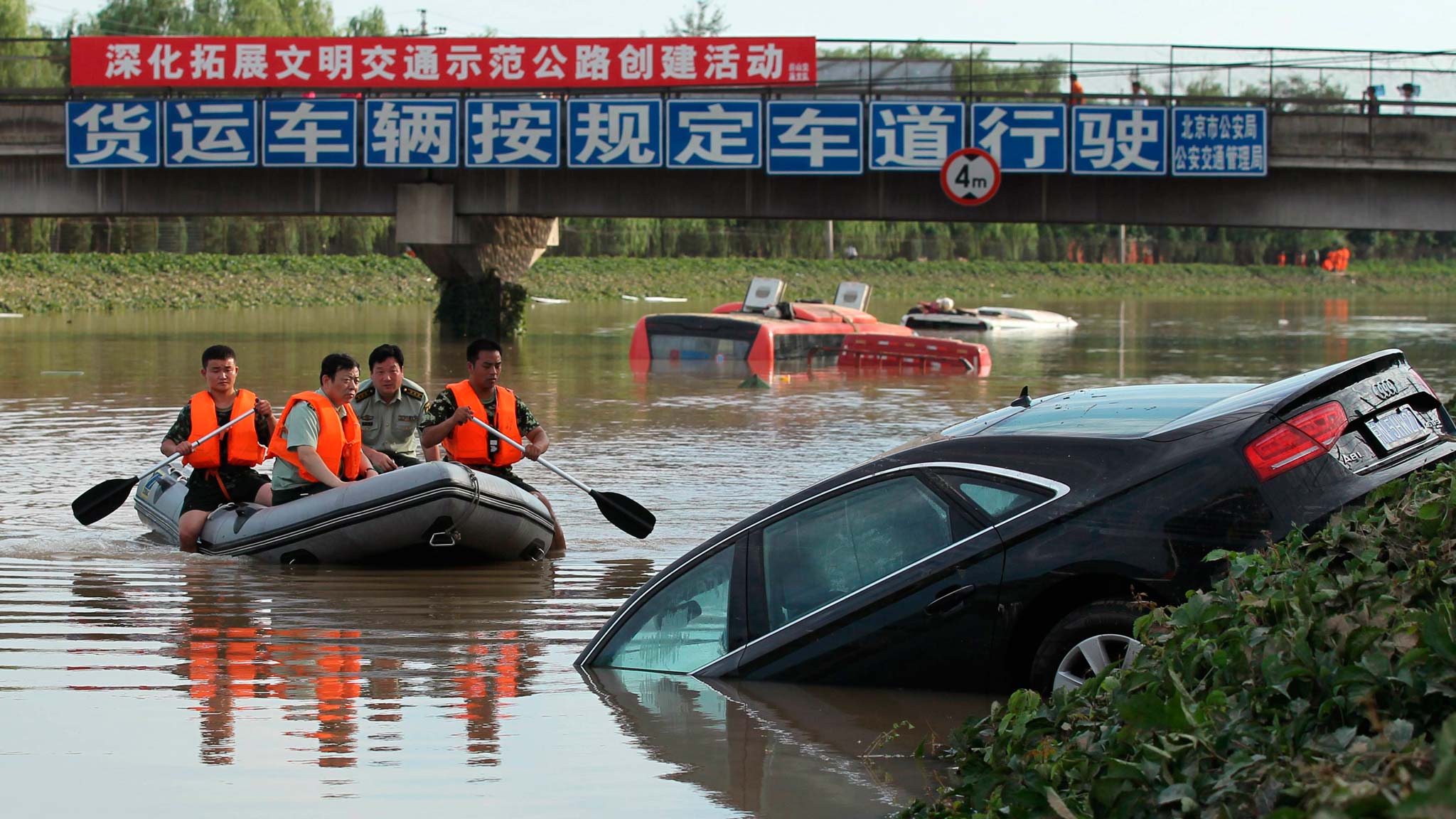 2012北京暴雨導(dǎo)致城市洪水（路透社）.jpg