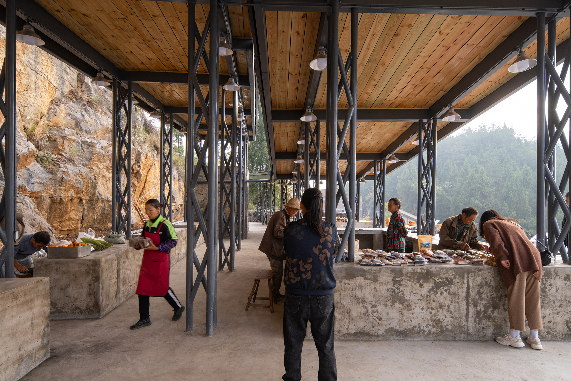 09 村民售賣土特產品 Villagers sell local specialty products in the market 攝影：DONG 建筑影像.jpg