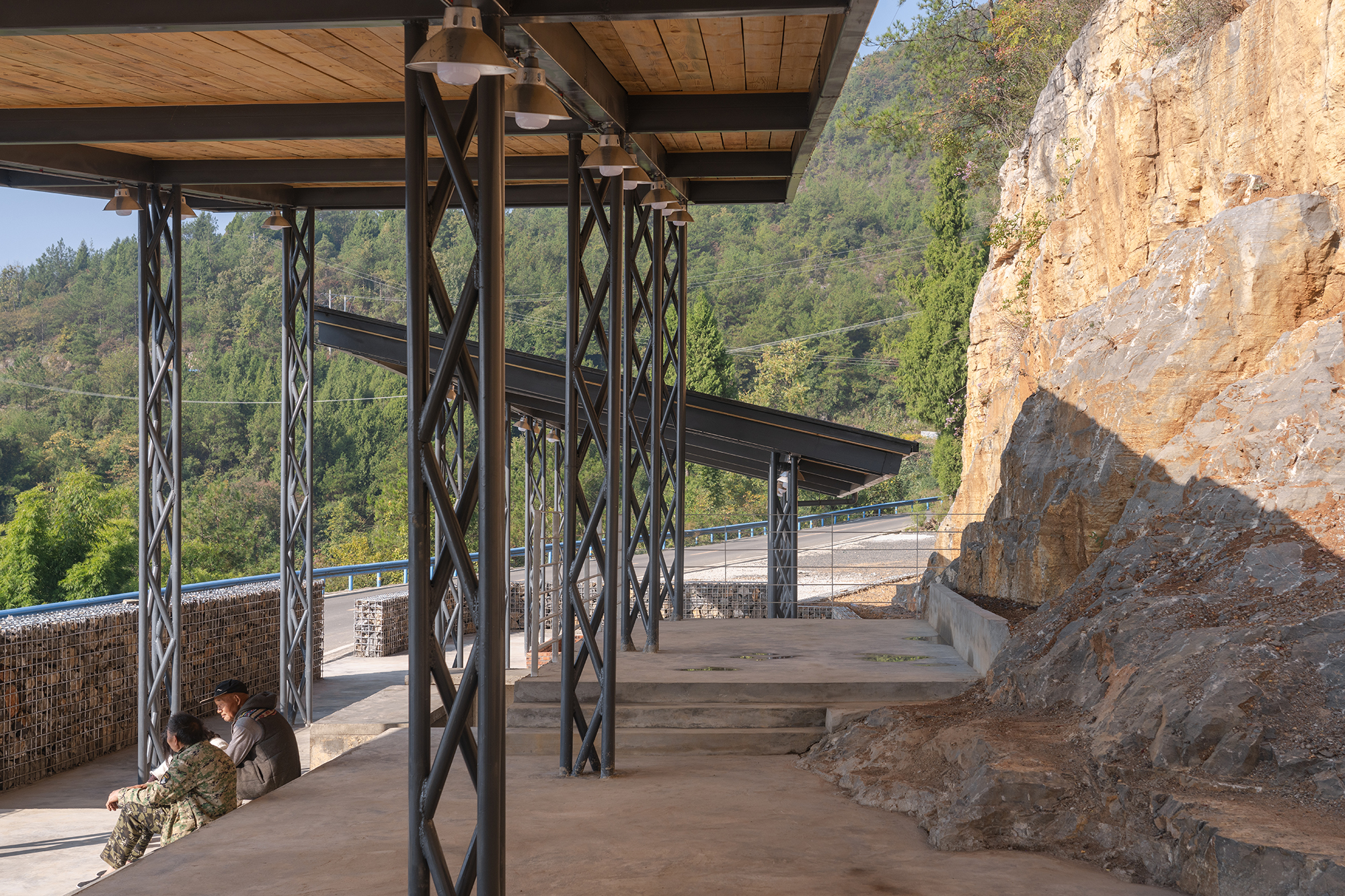 12 休閑區平臺與石壁相互咬合The leisure area platform and the stone wall interlock with each other 攝影：DONG 建筑影像.jpg